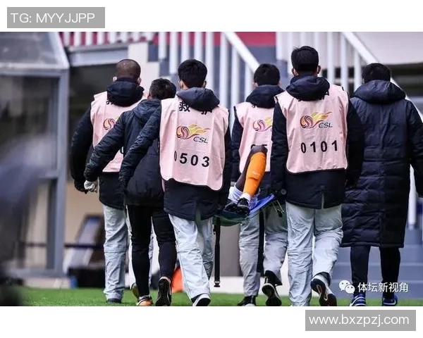 勇记因个人原因缺席训练霍福德未参与对抗训练引发关注