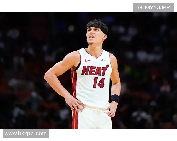 希罗与公牛吉祥物半场对决公牛一击命中让希罗瞬间退缩